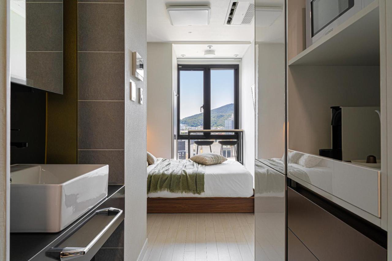 Urbanstay Seomyeon Пусан Экстерьер фото