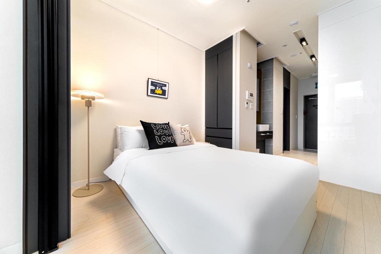 Urbanstay Seomyeon Пусан Экстерьер фото